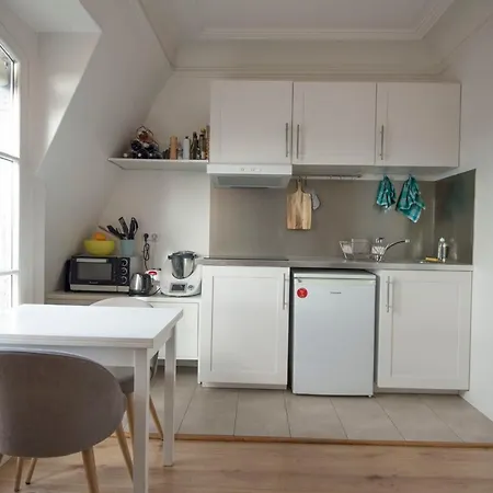 Charming With Stunning Views Of Apartment *